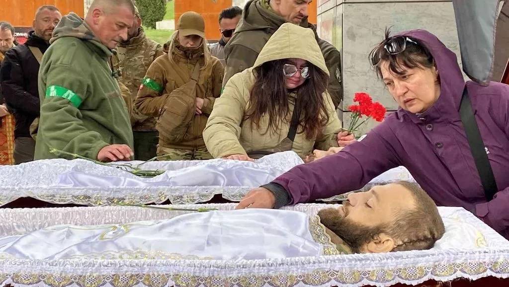 Ukrayna'daki savaşın acısı yürekleri yaktı! Ölen askerler için gözyaşları sel oldu 10